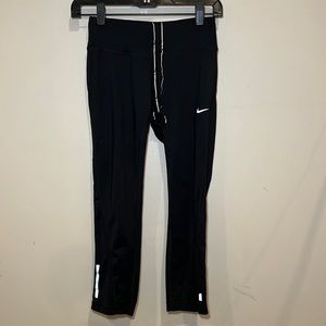 Nike capri leggings size small.